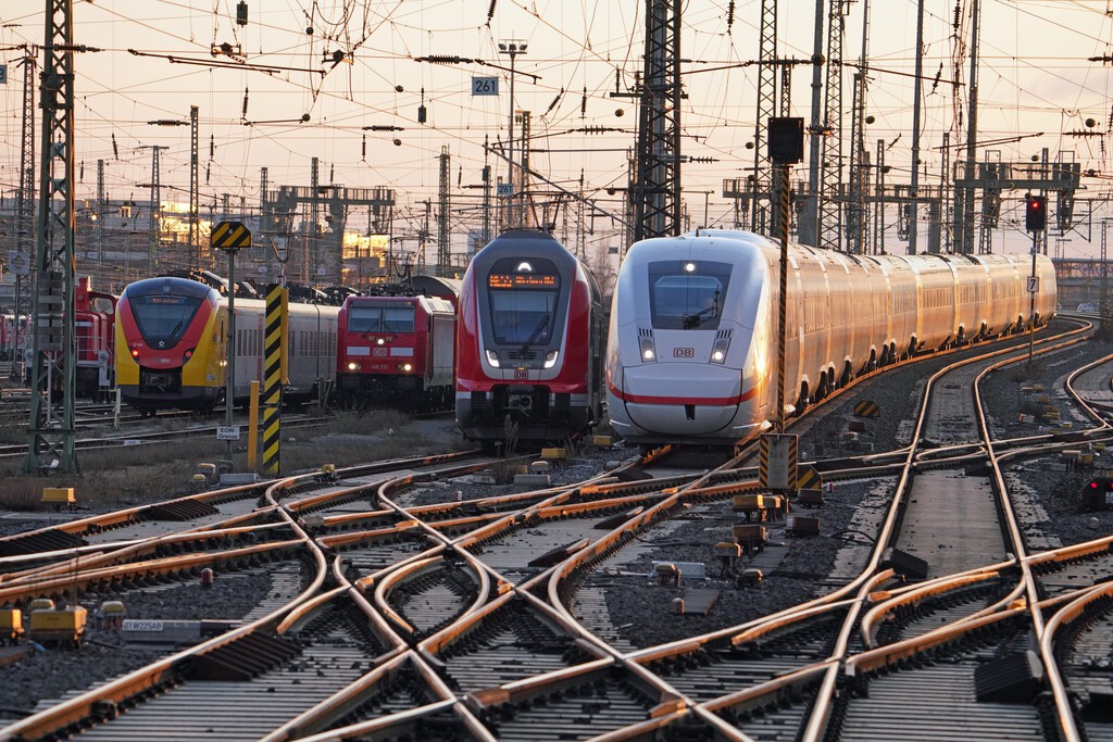 Alemania no ha tenido más remedio que paralizar todos sus trenes durante horas. El fallo: un sistema de comunicaciones que ya piensa sustituir