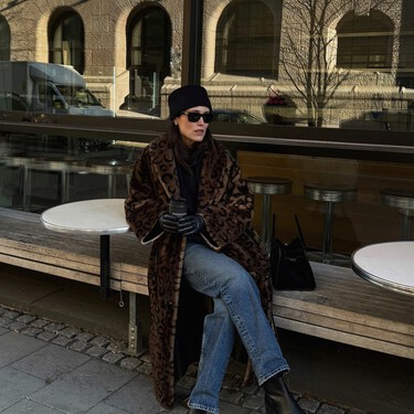 Zara agotará los baggy jeans más cómodos y elegantes de otoño: anchos y hacen match con los botines moteros 