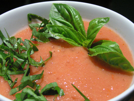 En verano, disfruta de los beneficios del gazpacho