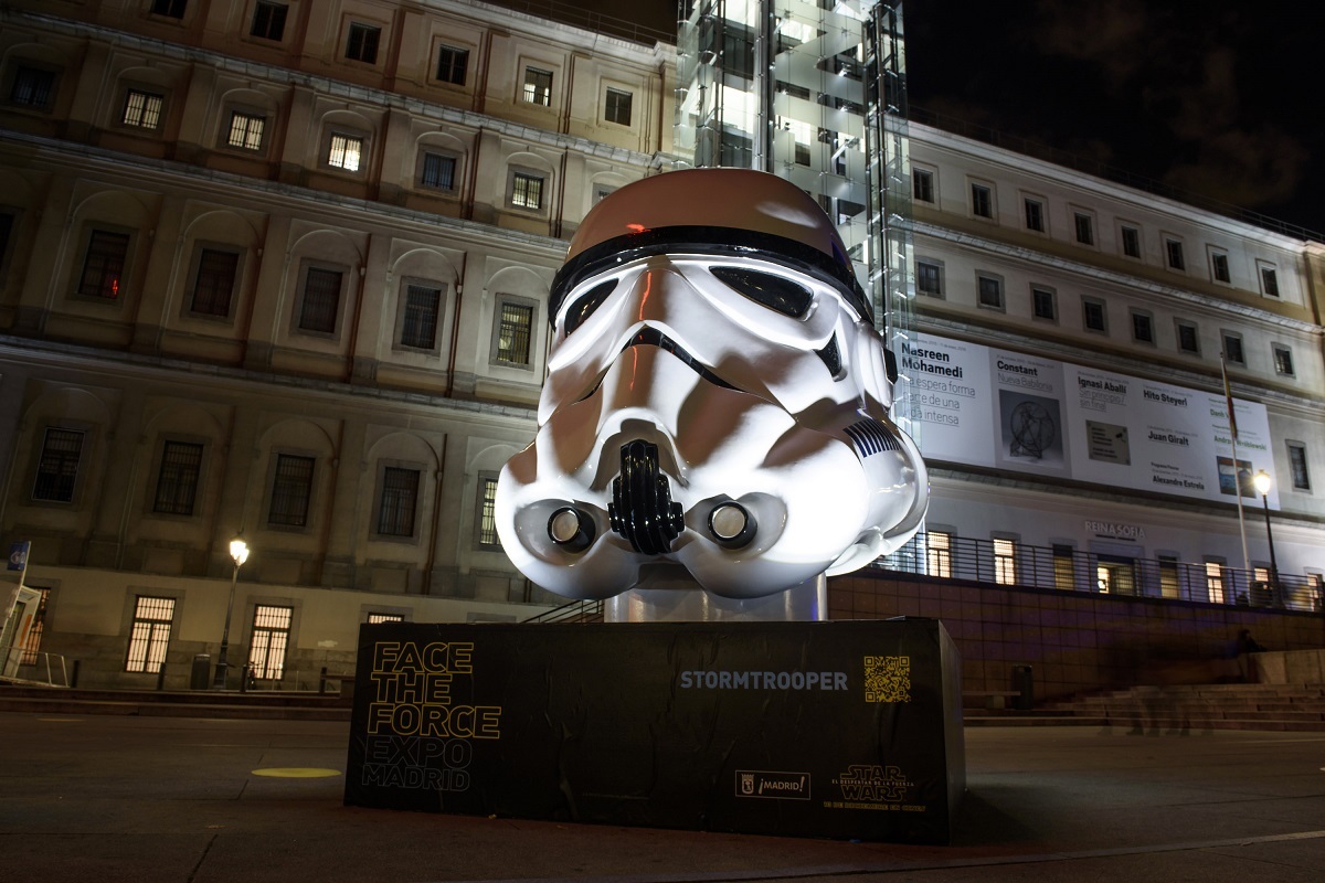 Foto de Los cascos gigantes de Stars Wars de Madrid (10/12)