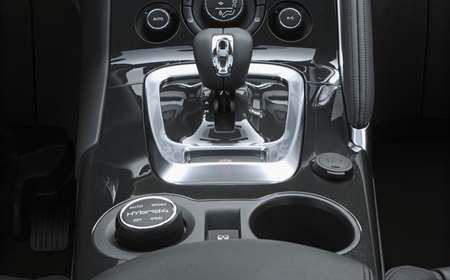 Peugeot 3008 HYbrid4 107