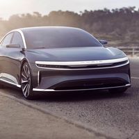 El Lucid Air de 1.000 CV aún no se ha presentado, pero ya se ha dejado ver ganando a un Tesla Model S en una carrera de aceleración