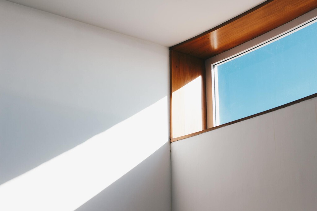 Investigadores crean un revestimiento transparente que convierte las ventanas en placas solares