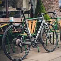 Esta bicicleta eléctrica de carretera ofrece 250 W y promete ser la más ligera del mercado, pero pasa los 6.500 euros