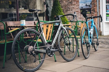 Esta bicicleta eléctrica de carretera ofrece 250 W y promete ser la más ligera del mercado, pero pasa los 6.500 euros