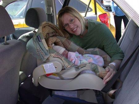Proponen que los niños que pesen hasta 18 kilos viajen en sentido contrario a la marcha, ¿servirán las mismas sillas?