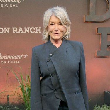 Las zapatillas Skechers de Martha Stewart que amarán las mujeres de +60: tipo botín, en el color de moda y cómodas para caminar horas 