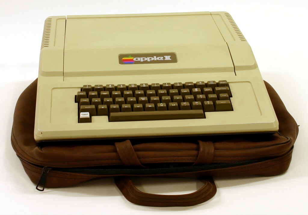Stolen From Apple: La historia de un icon que hubiera podido dar lugar a un número digno de El Gran Showman 