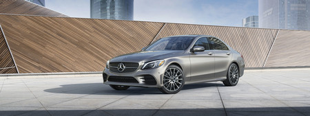 Profeco llama a revisión a 284 vehículos Mercedes-Benz vendidos en México