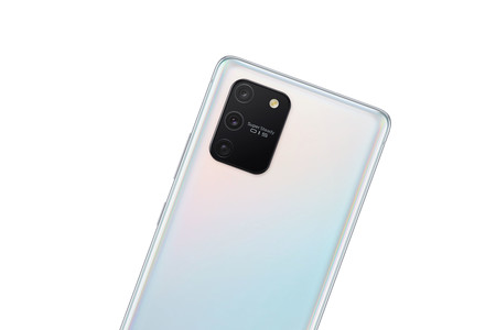 Samsung Galaxy S10 Lite: el Galaxy S más básico es también el más grande