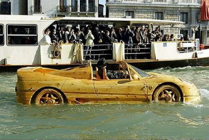 Ferrari de madera