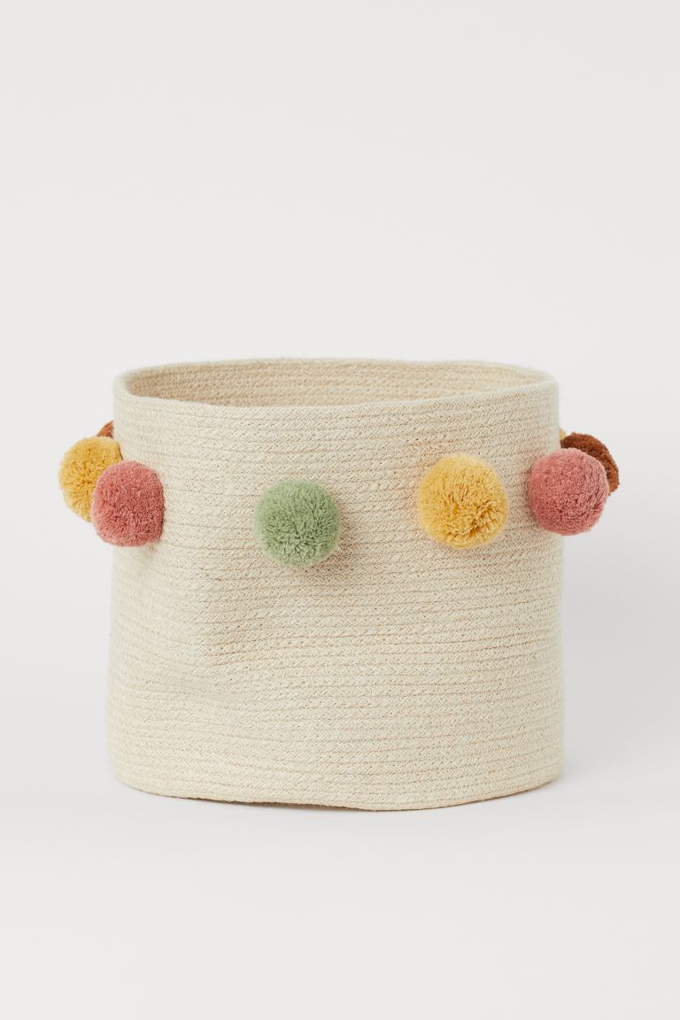 Cesta con pompones