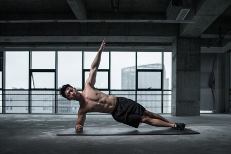 Cinco ejercicios isométricos para conseguir un abdomen fuerte y trabajar el core 360º
