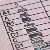 Le quitan el carnet, le condenan a hacer servicios sociales y aparece conduciendo un coche sin seguro ni ITV. Ha pasado en Ourense