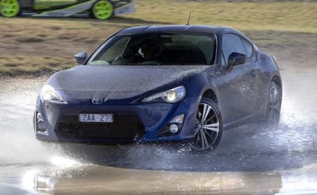 Física del aquaplaning, seguridad en condiciones extremas de lluvia