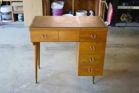 Antes y después: de mesa de coser a tocador de ensueño