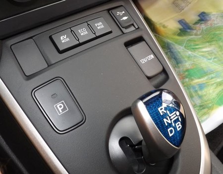 toyota_auris_ts_hybrid