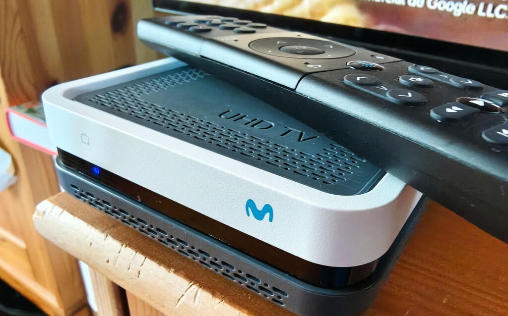 Dejé de usar la app de Movistar Plus+ por el descodificador, y me arrepentí: te bombardea con anuncios