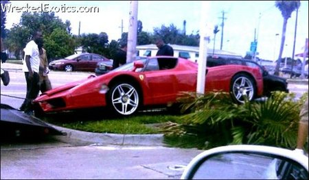 Dolorpasión™: Otro Ferrari Enzo a chapa y pintura