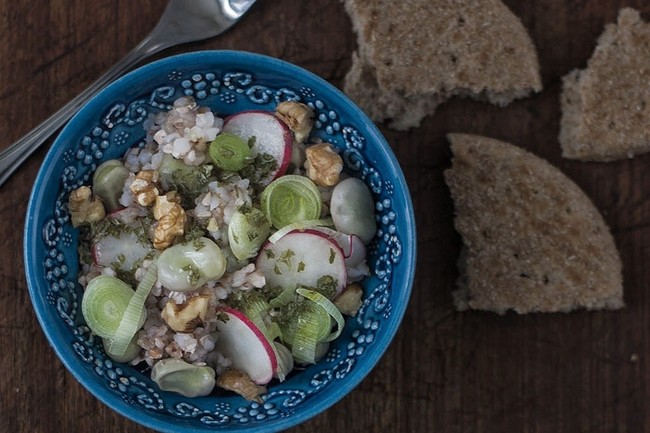 Ensalada de trigo sarraceno y habas