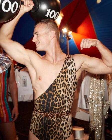 Moschino convierte su nueva colección de primavera para el 2019 en todo un circo