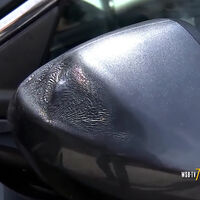 Su Honda Civic empezó a derretirse a 10 ºC bajo el sol de invierno. El concesionario le dice que se peine