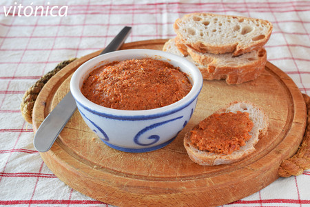 Sobrasada crudivegana o crema untable de tomates secos: receta saludable para aperitivos, bocadillos y sándwiches