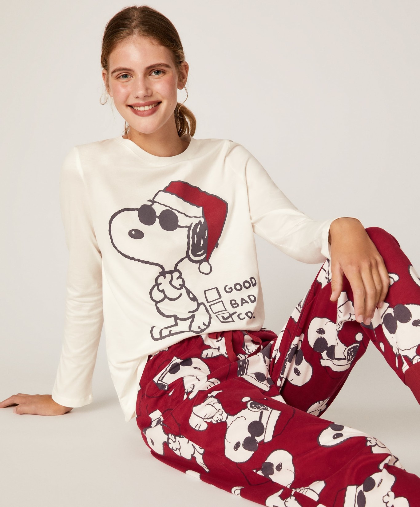 🎄✨ Esta Navidad, regala sueños bonitos ✨🎄 Nuestra pijama de Snoopy es el  regalo ideal: cómoda, suave y llena de ternura para vivir la magia de  diciembre. Porque no hay mejor plan, image size:1366x1651