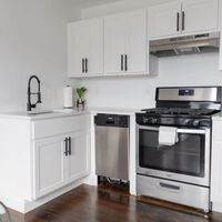 De gran capacidad, práctico y resistente: así es el escurreplatos para todo tipo de cocinas que se guarda en cualquier rincón