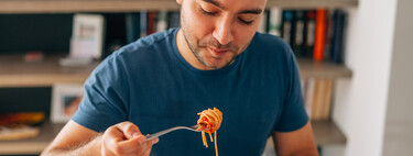 La velocidad a la que comes dice más de tu salud de lo que imaginas: un estudio lo confirma 