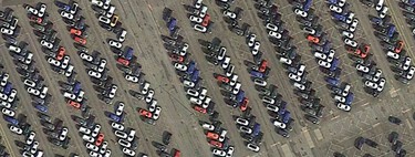 Los coches son cada vez más grandes y las plazas no crecen. Hay quien tiene una solución: el parking 'espina de pez'