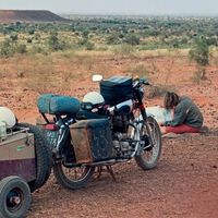 Una pareja compró una Royal Enfield de 15 CV de segunda mano hace 48 años para recorrer el mundo. Ya tiene 580.000 kilómetros y sigue funcionando 