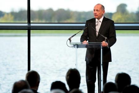 Ron Dennis juguetea con la prensa respecto a los pilotos de McLaren para 2015