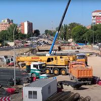 Ni en coche ni en transporte público: moverte por Madrid este verano es una pesadilla de obras, atascos kilométricos y caos en el Metro
