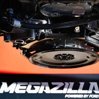 Ford te vende un motor metido en una caja con un lacito si lo quieres, pero tiene un problema: es tan potente que es ilegal