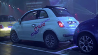 El (posible) nuevo Récord Guinness de aparcamiento, ahora con un Fiat 500C, es más espectacular todavía