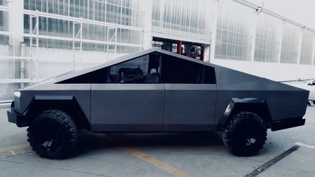 Esta réplica de la Tesla Cybertruck es un curioso maridaje entre pick-up y Lamborghini