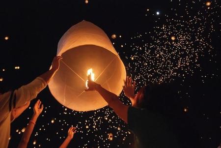 lk_03_loy_krathong_yi_peng_san_sai.jpg