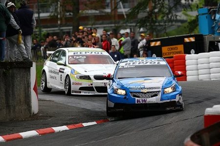 wtcc-alain-menu-augusto-farfus-pau-race2.jpg