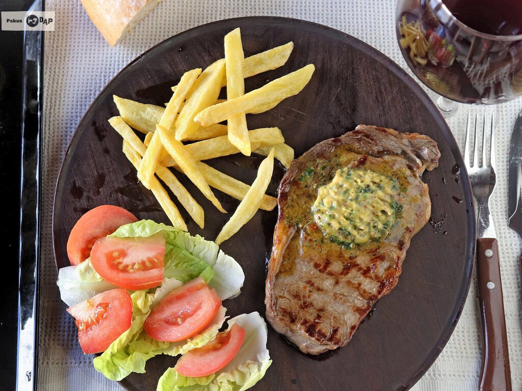 Receta de la salsa Café de París, la mantequilla compuesta perfecta para el entrecot y otras carnes