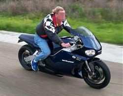 La moto no arranca si no te pones el casco