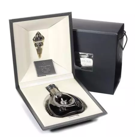 El coñac LOUIS XIII cumple 140 años con botella de edición limitada