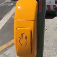 Semáforos que se activan con el codo y señales para mantener la distancia de seguridad, la nueva normalidad que nos espera