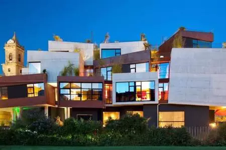 Hotel Viura, un hotel con cubos caprichosamente superpuestos