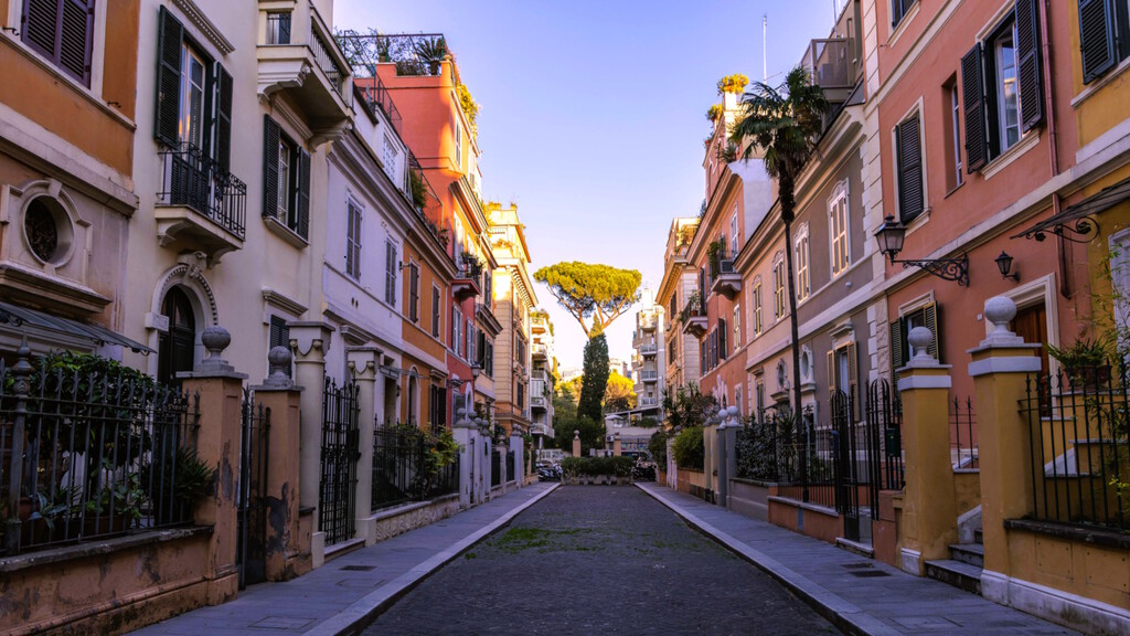 El barrio que no te puedes perder si vas a Roma: hay un Notting Hill con casas de colores que merece la pena visitar