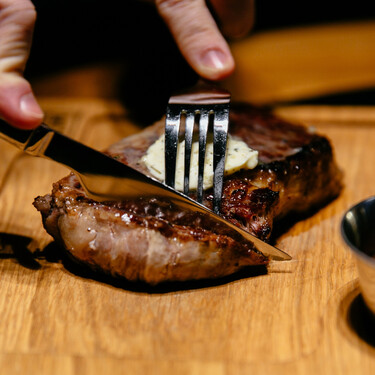 Estos cuchillos no pueden faltar en tu mesa a la hora de comer carne: son de Arcos y ahora tirados de precio en el Prime Day
