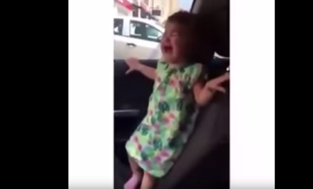 Poner su canción favorita: método infalible contra las rabietas