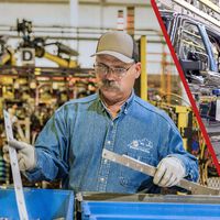Ford apostó por la inteligencia artificial, pero se ha dado cuenta de que los ingenieros veteranos son mucho más eficaces