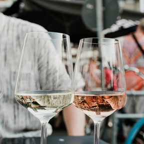 El rosado gaditano que apuesta por una variedad de uva casi desconocida y es ideal para enamorarse de este tipo de vinos