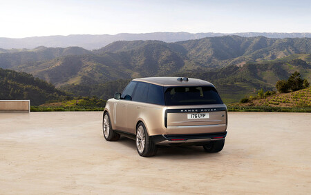 El nuevo Range Rover se actualiza con un espectacular diseño y un V8 BMW a la espera de los híbridos enchufables
